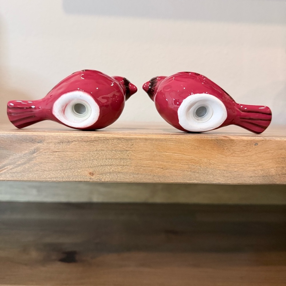 Ceramic cardinal salt and pepper shakers - Picture 5 of 11